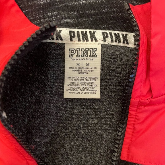 Get ready for fall with this Nylon quarter zip VS Pink Hoodie - Picture 5 of 7